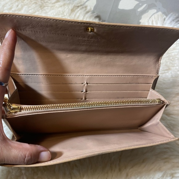 Vernis LV Sarah wallet authentic with signs of use. - Picture 11 of 17